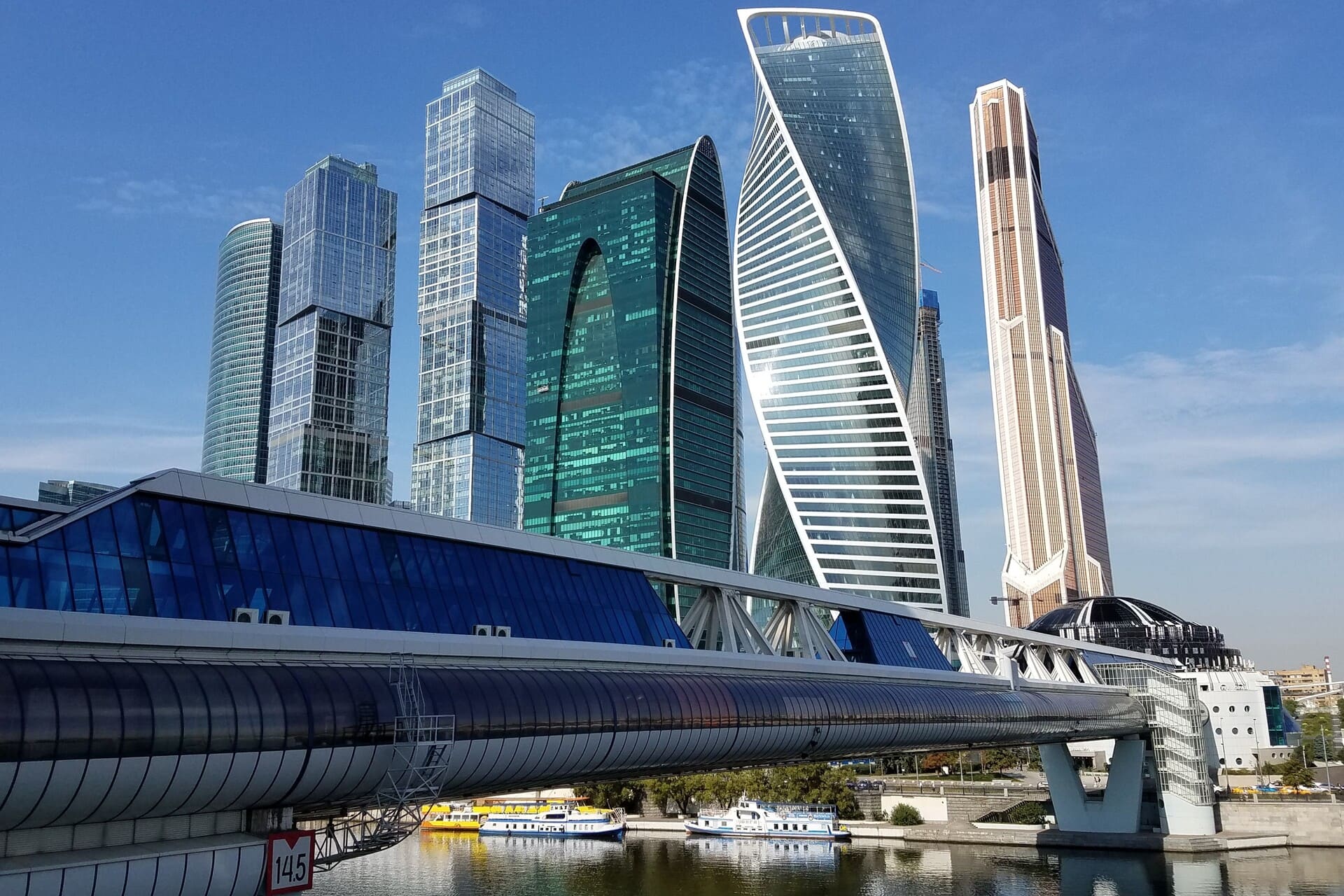 Башня империя на уровне 56-го этажа, вид со стороны Багратионовского моста.